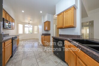 352 S Vía De Los Rosales in Tucson, AZ - Building Photo - Building Photo