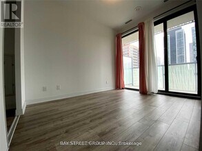 50 Charles St E in Toronto, ON - Building Photo - Building Photo