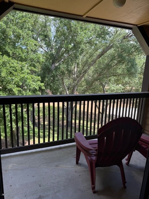 385 Woodside Dr, Unit 302 in Altamonte Springs, FL - Building Photo