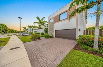 268 NE 210th Way in North Miami Beach, FL - Building Photo - Building Photo