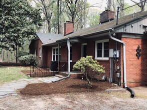 1329 Old Lystra Rd in Chapel Hill, NC - Foto de edificio - Building Photo