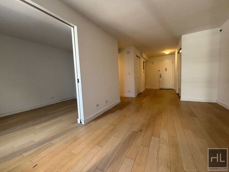 East 39th Street, Unit 8E in New York, NY - Building Photo