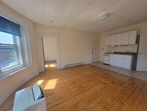 694 Massachusetts Ave, Unit 5 in Boston, MA - Foto de edificio - Building Photo