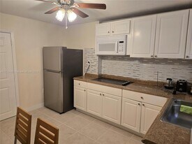5712 Hollywood Blvd in Hollywood, FL - Building Photo