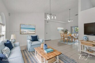 1321 SE Airoso Blvd in Port St. Lucie, FL - Building Photo - Building Photo