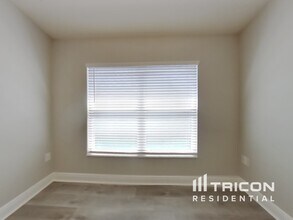 387 Buchannan Dr in Davenport, FL - Foto de edificio - Building Photo