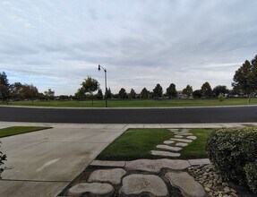 880 Raccoon Valley Dr in Manteca, CA - Building Photo - Building Photo