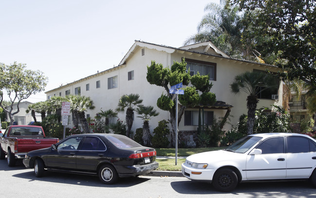 2301 E Santa Fe Ave in Fullerton, CA - Building Photo - Building Photo