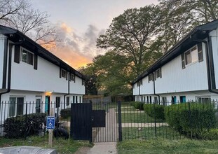 Santana Palms in Atlanta, GA - Building Photo - Building Photo