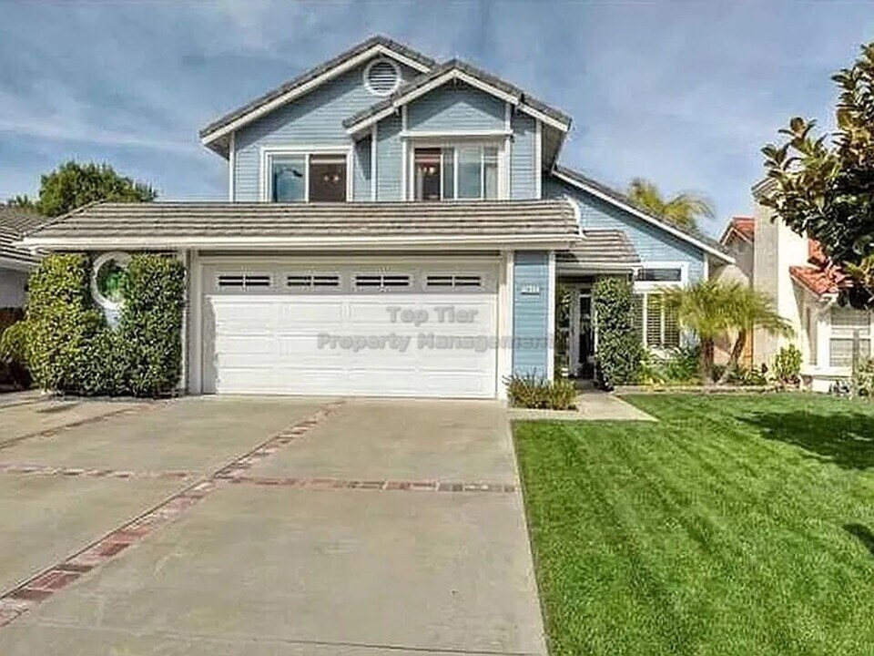 5432 Blackberry Way in Oceanside, CA - Building Photo