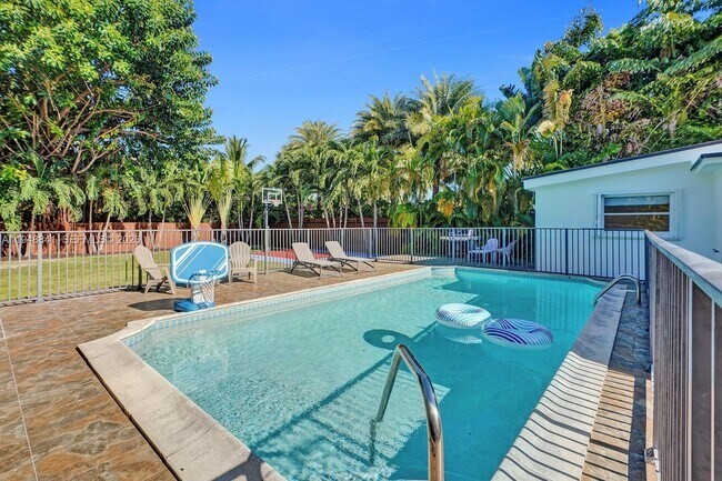 3757 Prairie Ave in Miami Beach, FL - Building Photo - Building Photo