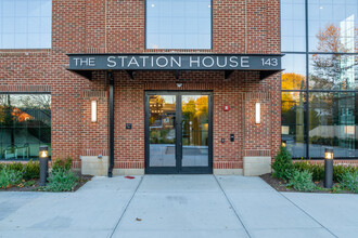 The Stationhouse in Greenwich in Old Greenwich, CT - Foto de edificio - Building Photo