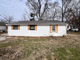 1004 E Walnut St in Independence, MO - Building Photo