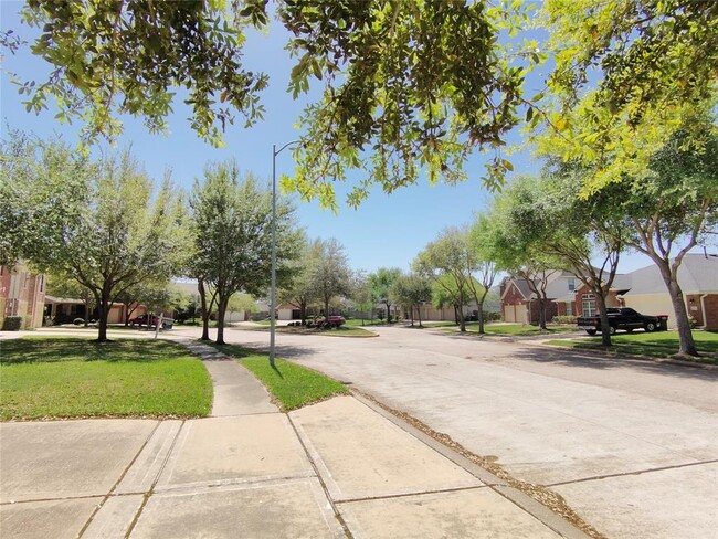 7922 Black Horse Cove in Missouri City, TX - Foto de edificio - Building Photo