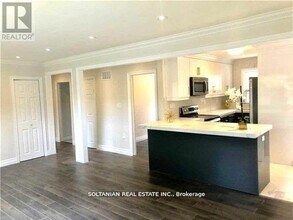 158 Alfred Ave in Toronto, ON - Building Photo - Building Photo
