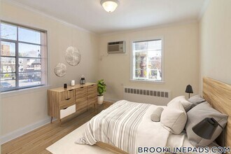 76 St Paul St, Unit 3 in Brookline, MA - Foto de edificio - Building Photo