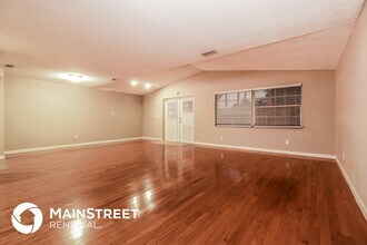 2053 Whitney Dr in Clearwater, FL - Foto de edificio - Building Photo