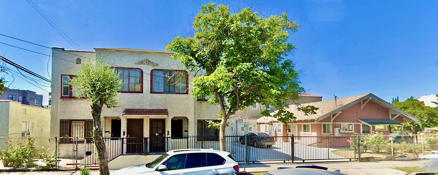 1156 Gordon St in Los Angeles, CA - Building Photo