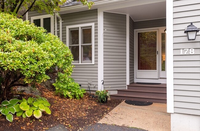 178 Bishops Forest Dr in Waltham, MA - Building Photo - Building Photo