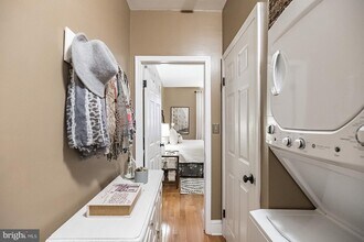405 Bainbridge St, Unit B in Philadelphia, PA - Building Photo - Building Photo