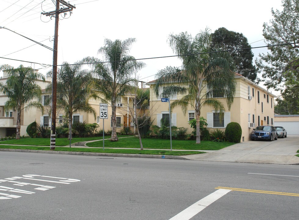12020 Magnolia Blvd in Valley Village, CA - Building Photo