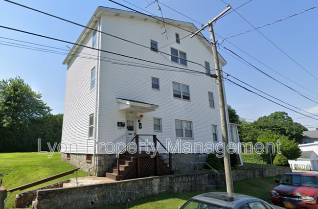 238 Newland Ave in Woonsocket, RI - Building Photo - Building Photo