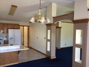 512 W Hoewisher Rd in Sidney, OH - Foto de edificio - Building Photo