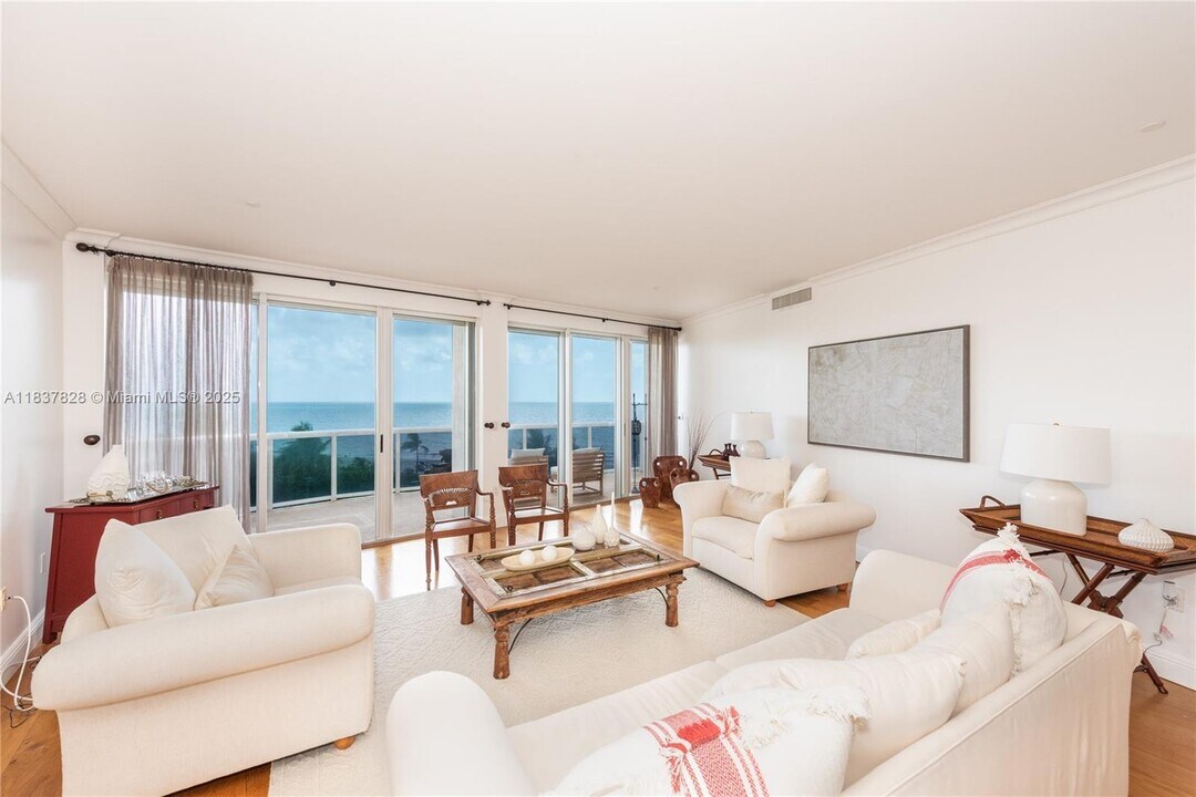 9601 Collins Ave in Bal Harbour, FL - Building Photo