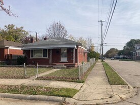 22004 Piper Ave in Eastpointe, MI - Building Photo