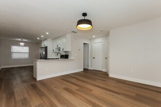 726 75th Ave N in St. Petersburg, FL - Building Photo - Building Photo