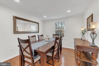 8271 Raindrop Way in Springfield, VA - Building Photo - Building Photo