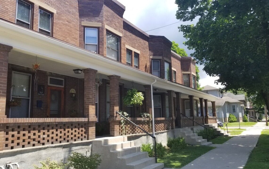 125 4th St in Elkins, WV - Foto de edificio