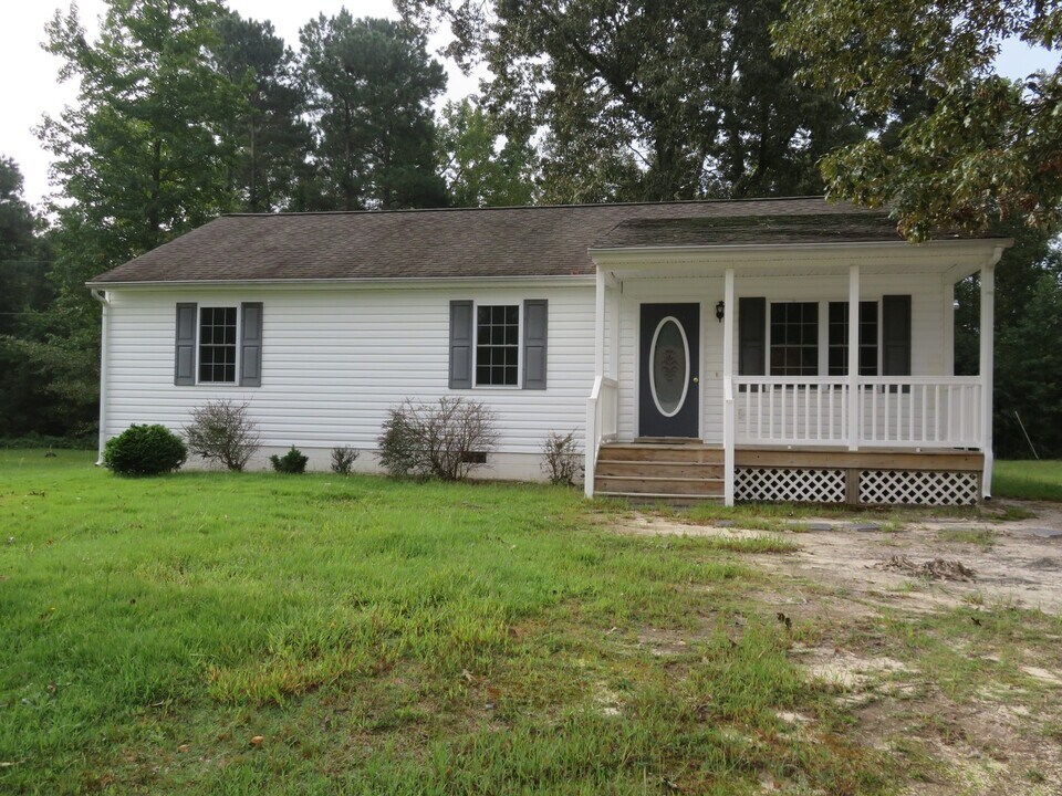 124 Richland Rd in Petersburg, VA - Building Photo