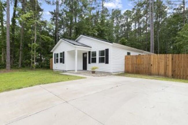629 Walnut Dr in Jacksonville, NC - Building Photo - Building Photo