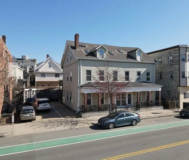 571 Somerville Ave in Somerville, MA - Building Photo - Building Photo