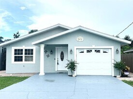 2416 Webber St, Unit 203 in Sarasota, FL - Building Photo