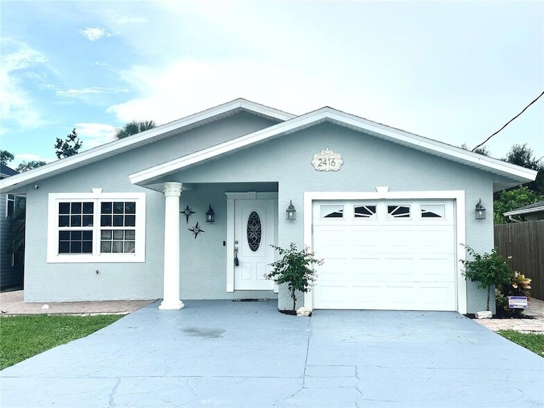 2416 Webber St, Unit 203 in Sarasota, FL - Building Photo