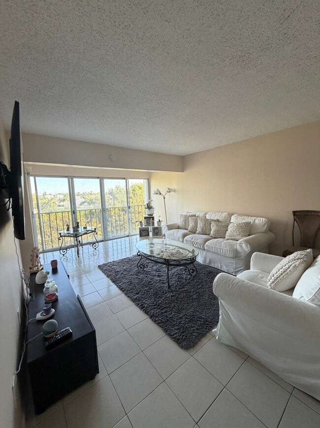 property at 9180 Fontainebleau Blvd
