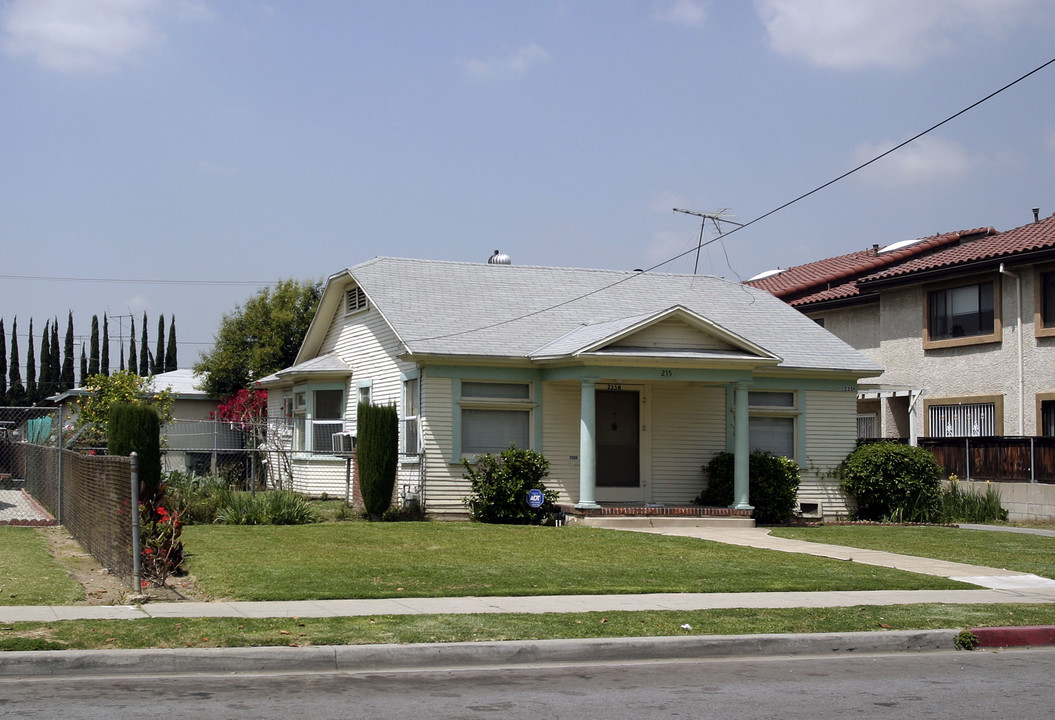 235 N Lincoln Ave in Monterey Park, CA - Building Photo