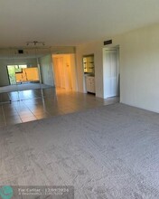 16051 Blatt Blvd in Weston, FL - Building Photo - Building Photo