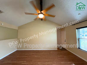6415 Elm Springs Dr in Arlington, TX - Building Photo - Building Photo