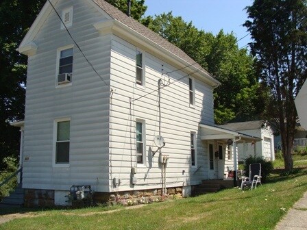 283 Wood St in Mansfield, OH - Foto de edificio - Building Photo