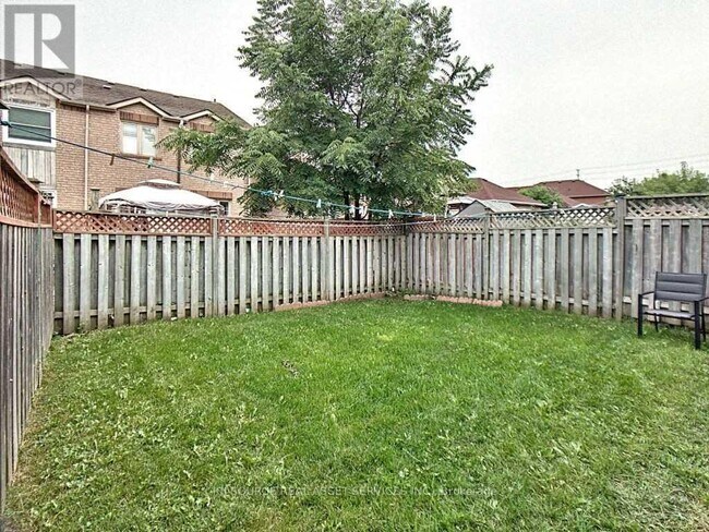28 Mannel Crescent in Brampton, ON - Building Photo - Building Photo