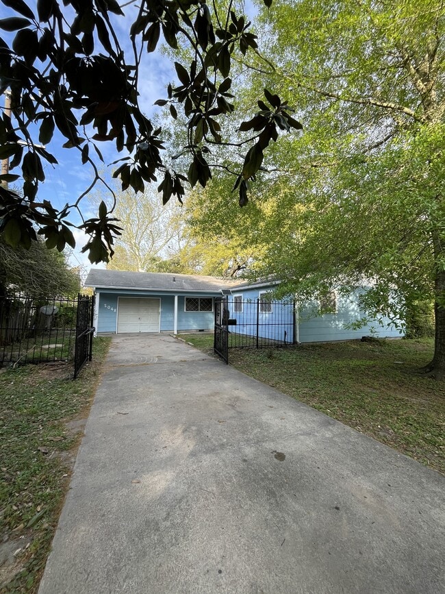 property at 2048 Oak Ave