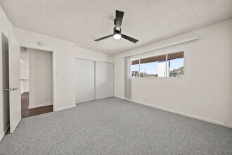 1000 E 32nd St, Unit D in Signal Hill, CA - Foto de edificio - Building Photo