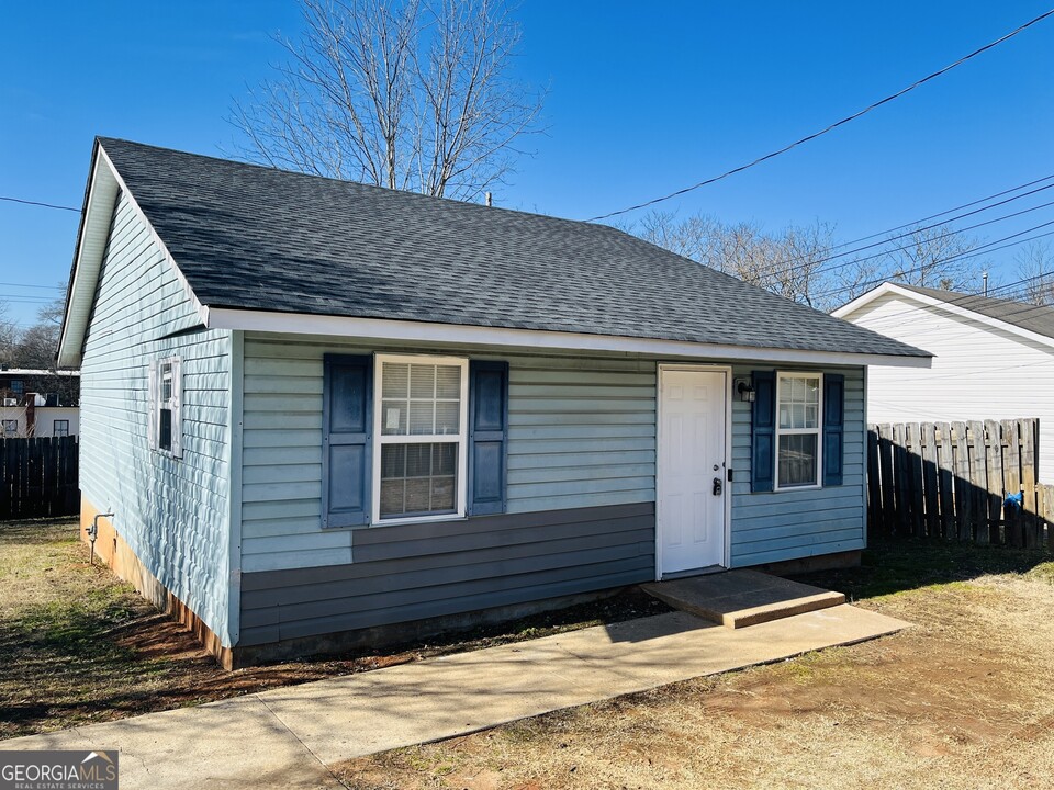 70 Murray St in Newnan, GA - Building Photo