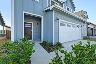 229 Frogmore Lp in Uhland, TX - Building Photo - Building Photo