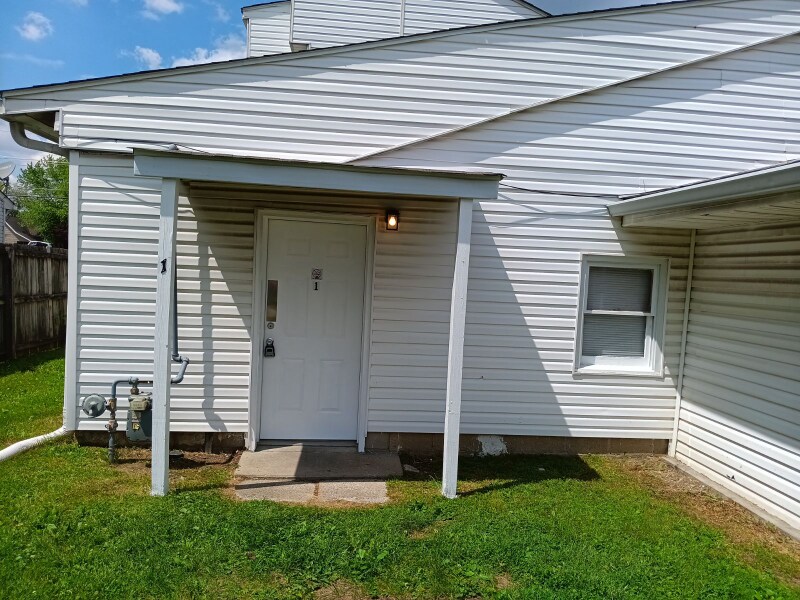 906 W South St in Greenfield, IN - Building Photo