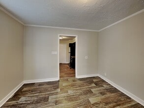 2219 Whalen Ave in Indianapolis, IN - Foto de edificio - Building Photo