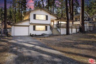 1197 Oriole Rd in Wrightwood, CA - Building Photo